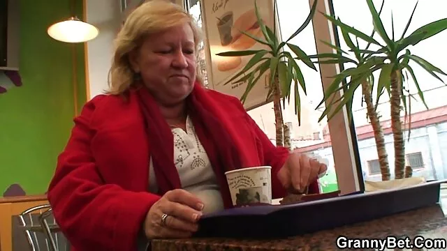Meztelen 18 éves lány lásd a vér ingyen online pornó édes mark