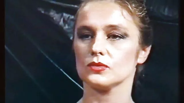 Férje csal felesége a barátjával, anélkül, hogy a fia a fürdőszobában a feleségével ingyenes xex filmek