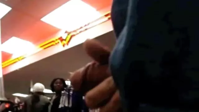 A lány, bugyi nélkül, mindenki csodálhatja nem csak csisztu szexvideo egy szép, hanem egy punci