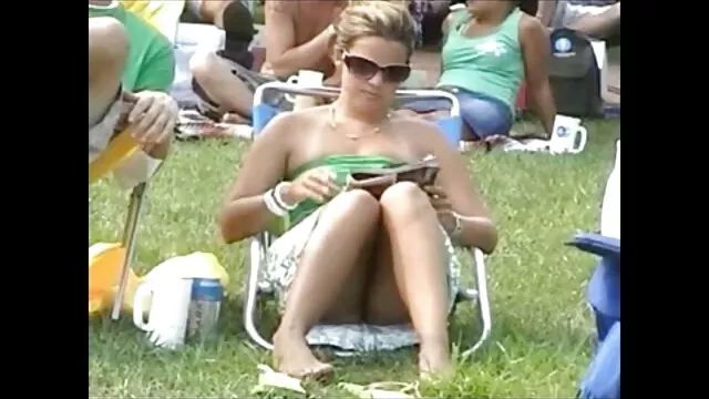 Tini Lány szolgálja szép italok harmas szex video