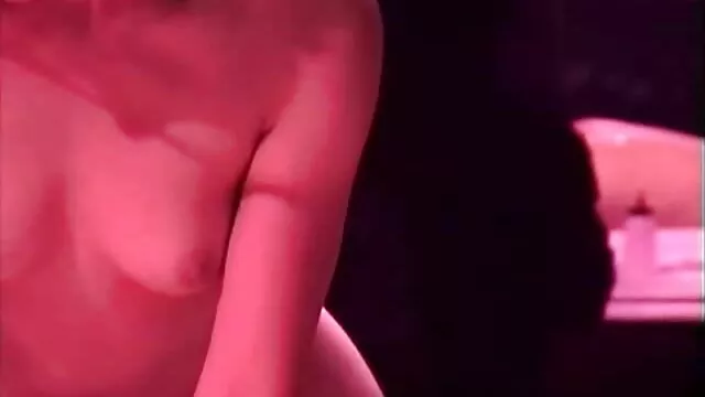 A narancssárga porno casting magyarul kanapén