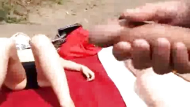 Két kéz pornó a családban és láb a szamárban egyszerre. Rajzfilm lásd a falakat