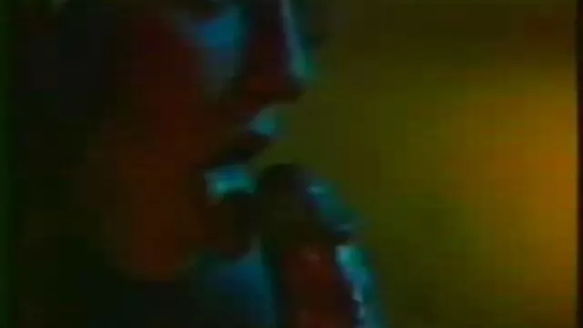 Egy nő egy dupla csomagban szexvido