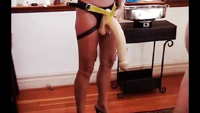 Szűz kirabolták egy milf pornó filmek fiatal, gyönyörű lány