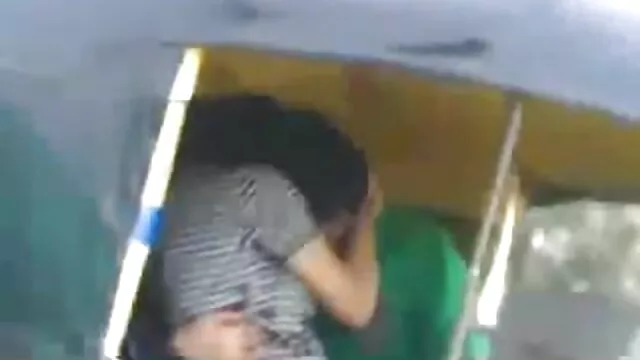 Két férfi kibaszott két lány nagyseggű pornó